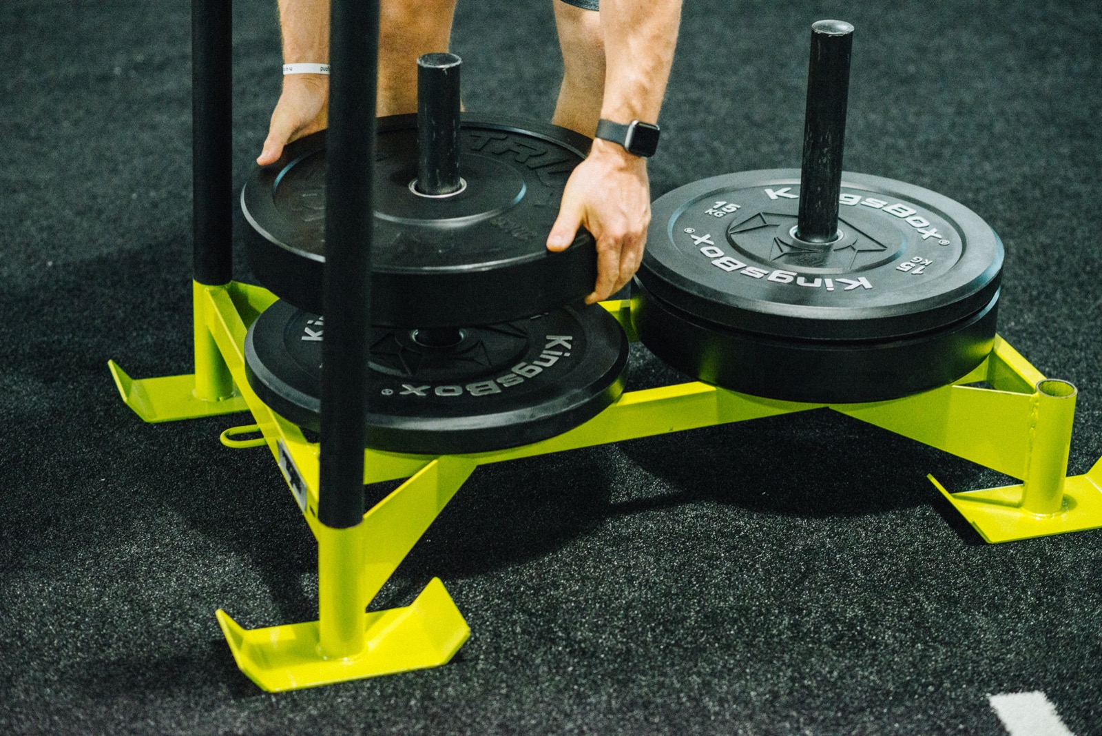 Sled Push unter voller Anstrengung – leistungsorientiertes Training bei beyond.